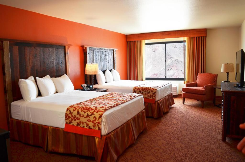 Postel nebo postele na pokoji v ubytování Hoover Dam Lodge