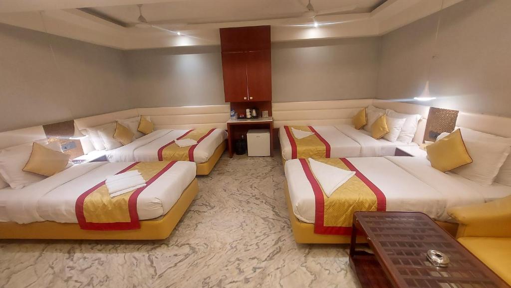 Hotel Manila - Stanza Del Dormitorio Misto A 6 Letti