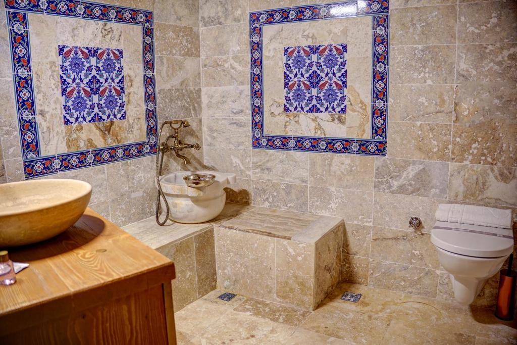 Koupelna v ubytování Aşk-ı Nare Cave Hotel - Swimming Pool & SPA