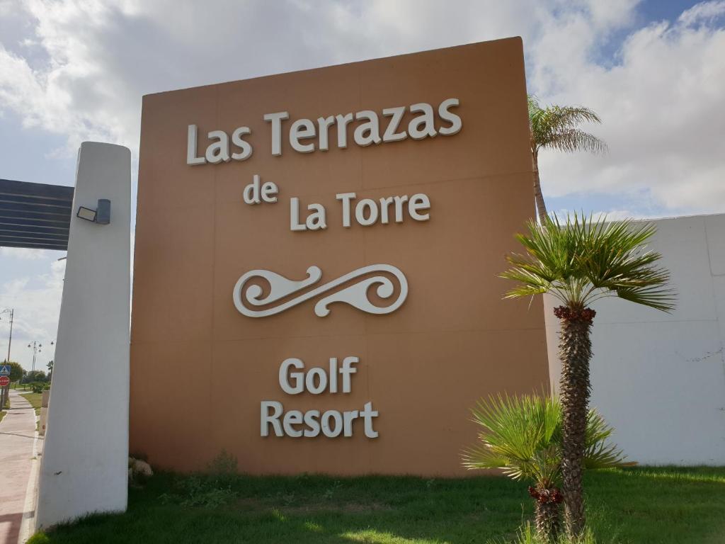ein Schild für das Golfresort las temas de la torrance in der Unterkunft La Casa de V&V - Roldán - Région de Murcie in Las Pedreñas