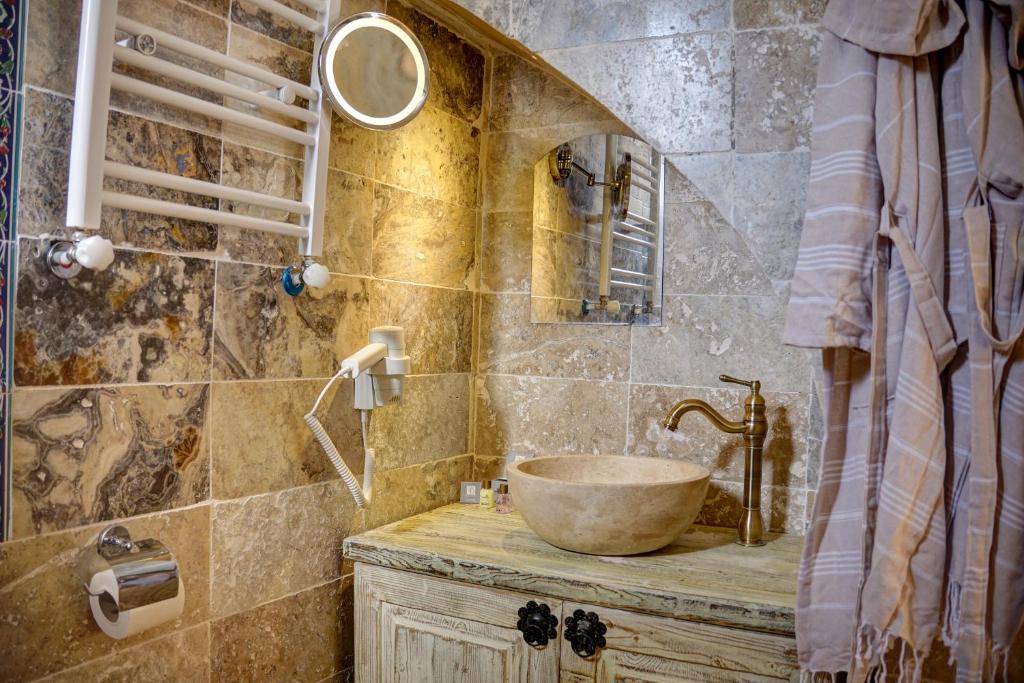 Koupelna v ubytování Aşk-ı Nare Cave Hotel - Swimming Pool & SPA