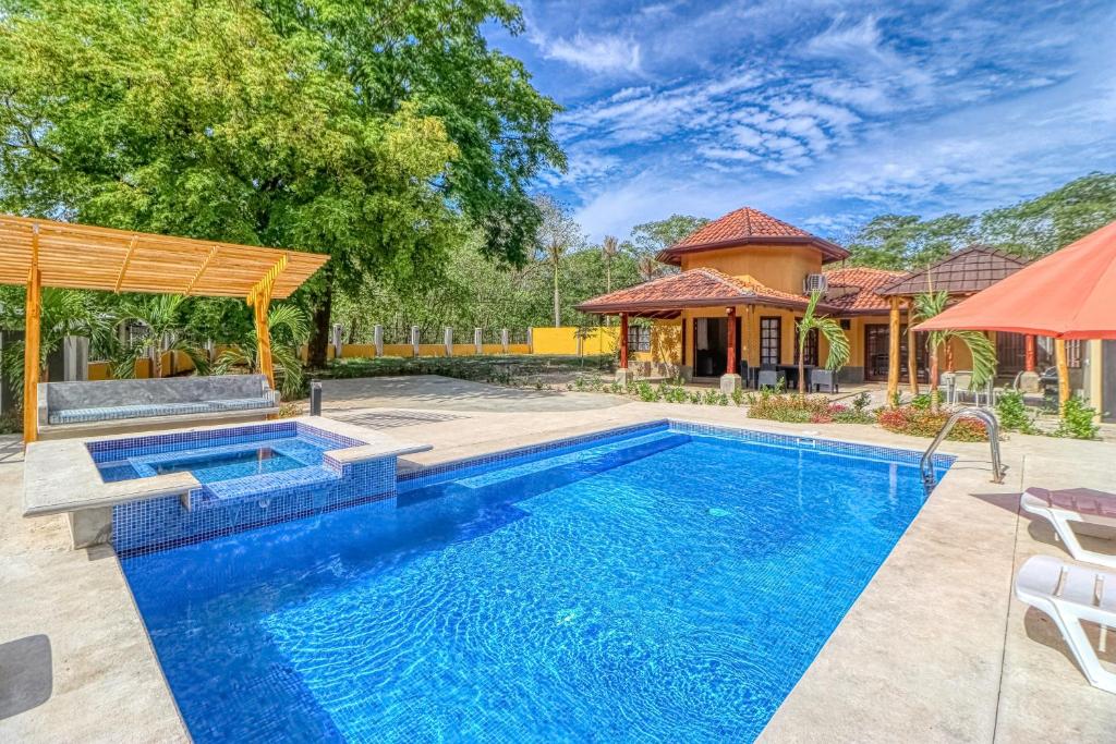 Casa Amarilla