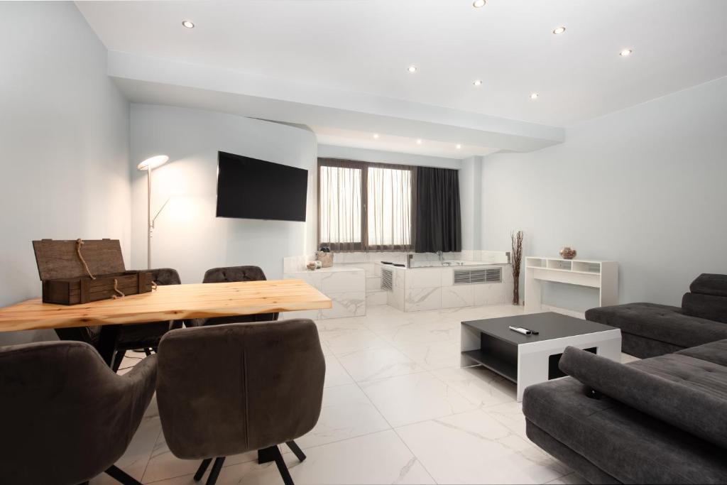 Televízia a/alebo spoločenská miestnosť v ubytovaní Sea & City LUXURY SUITE