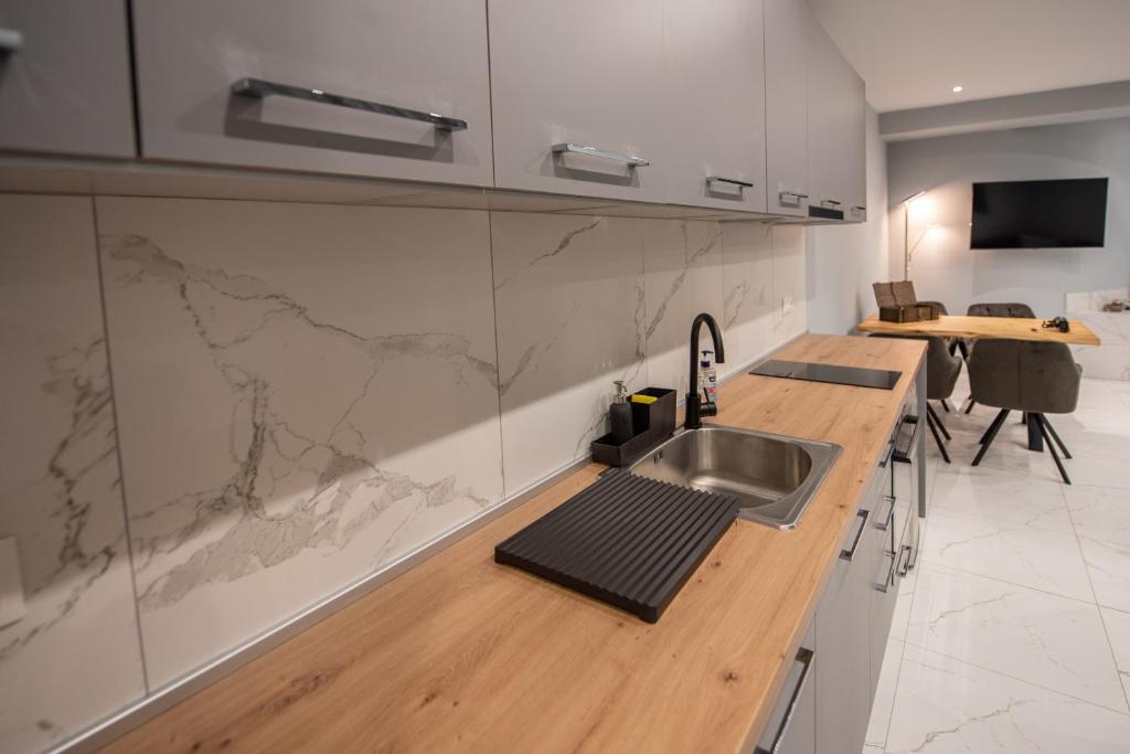 Televízia a/alebo spoločenská miestnosť v ubytovaní Sea & City LUXURY SUITE