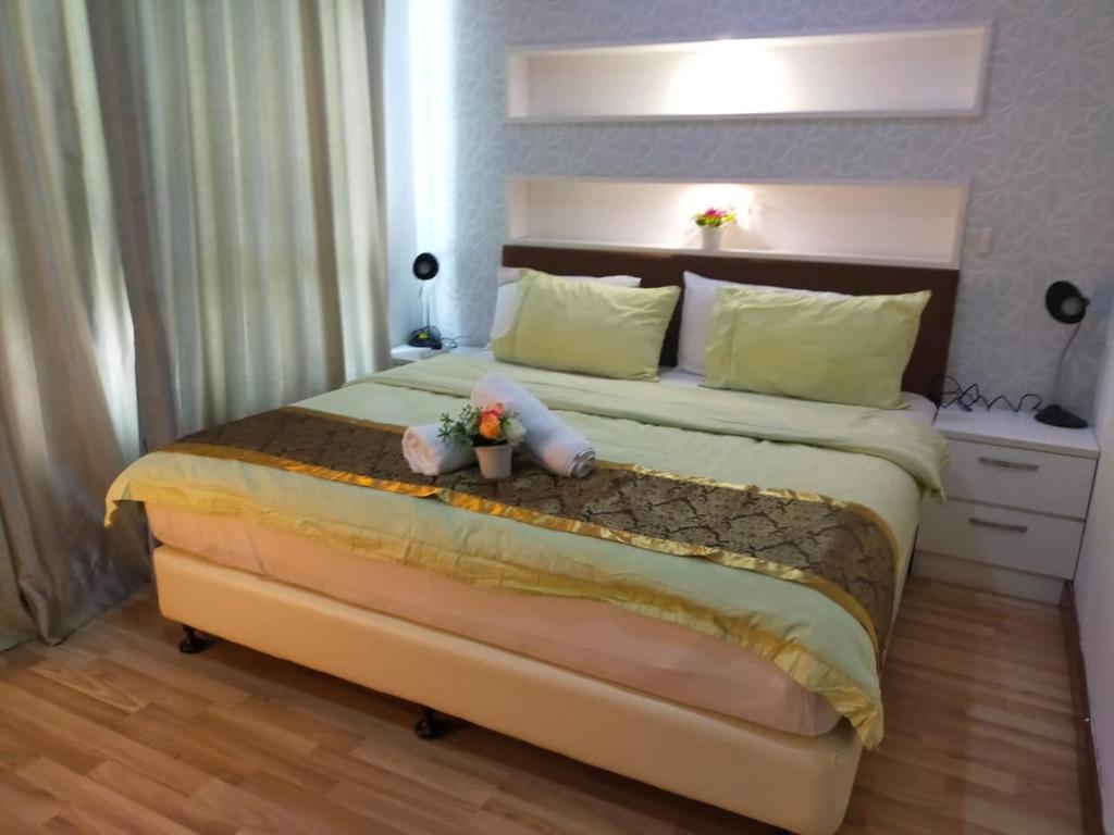 a bedroom with a bed with two stuffed animals on it at Shaftsbury Residence Cyberjaya Wifi, Netflix, Free Parking in Cyberjaya