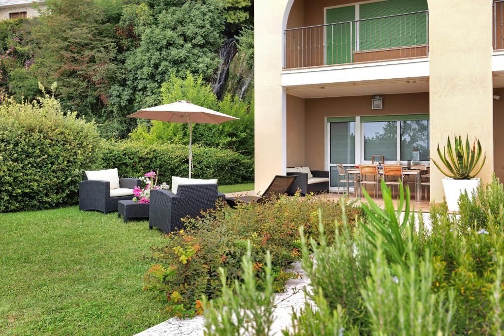 A garden outside Dani Apartment garda lake view