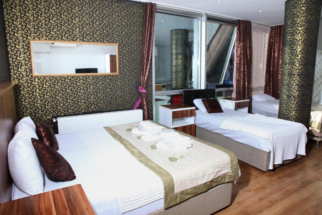 Ένα ή περισσότερα κρεβάτια σε δωμάτιο στο garden hill hotel