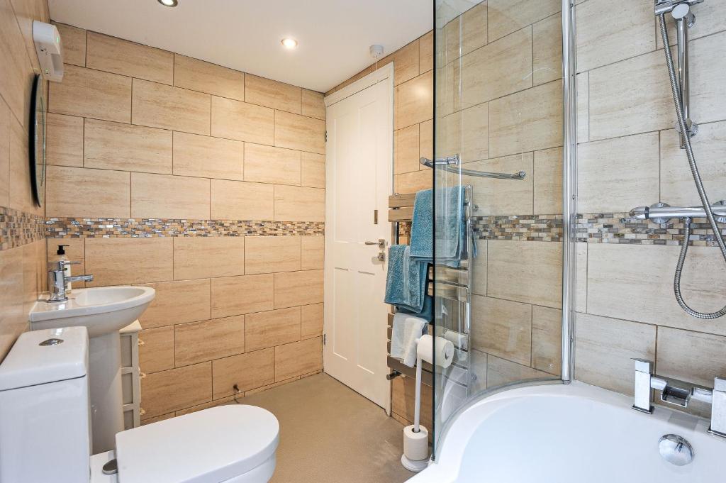The Old Surgery, Central cosy cottage in the heart of Whitby 2