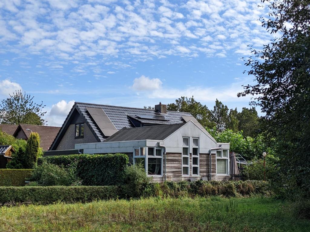 a house with a solar roof on top of it at Slaap Lekker in Dokkum