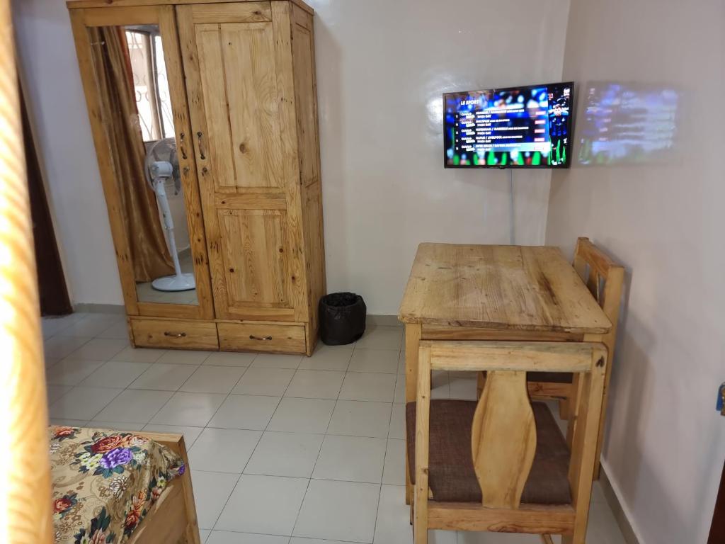 CHAMBRES PRIVEES CLIMATISEES-DOUCHES PERSONNELLES-NEFLIX-SALON - Superior King Room
