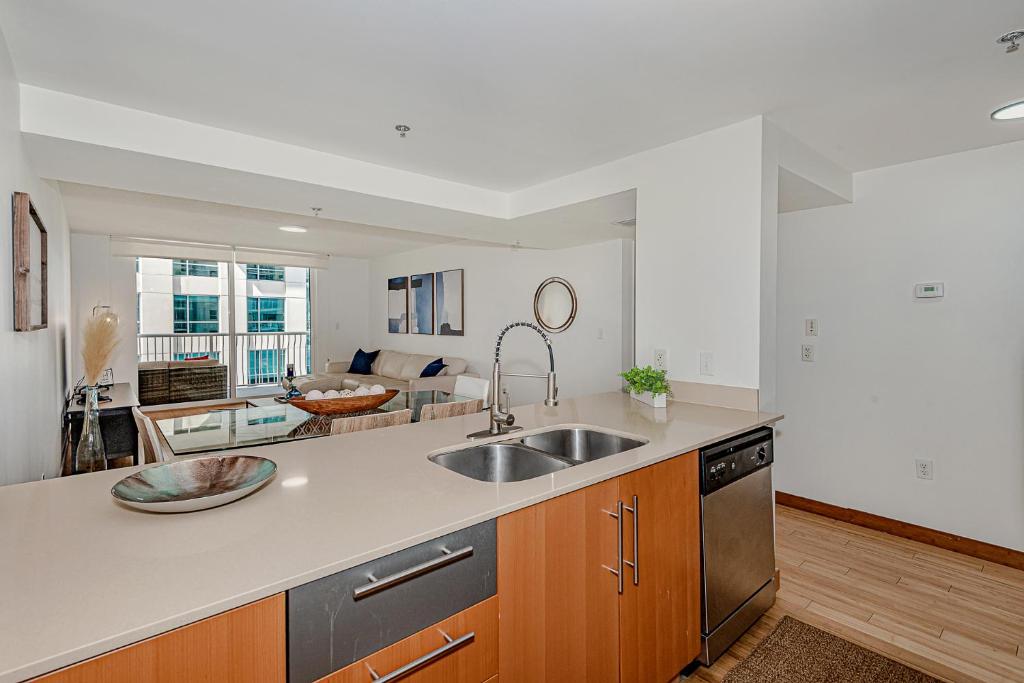 Lovely condo with city & ocean views. Sleep up to 6 people!, Miami – Preços  atualizados 2023