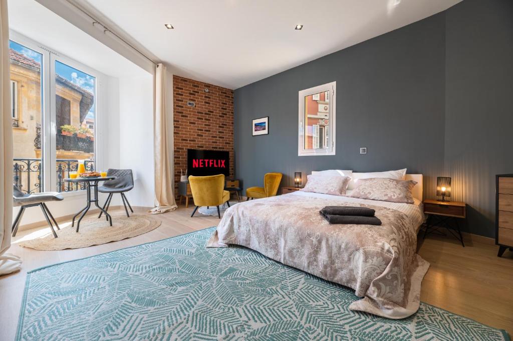 SPACIEUX STUDIO HAUT PLAFOND PROCHE MONACO - One-Bedroom Apartment