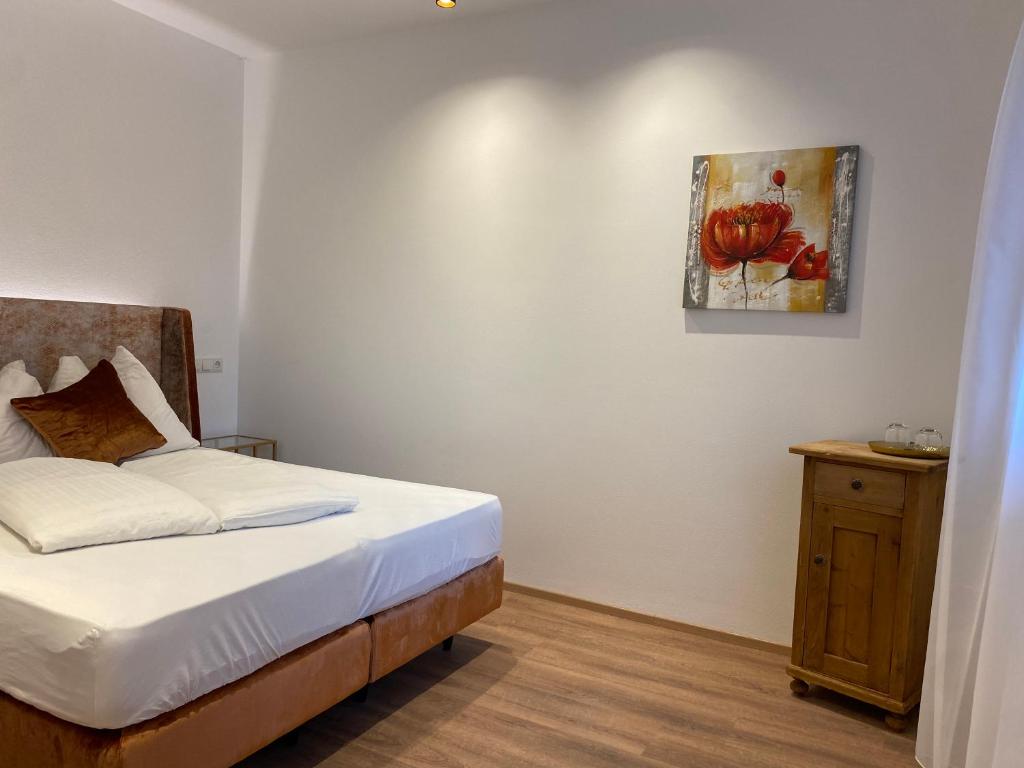 Postel nebo postele na pokoji v ubytování Hotel Garni Vinea Montis