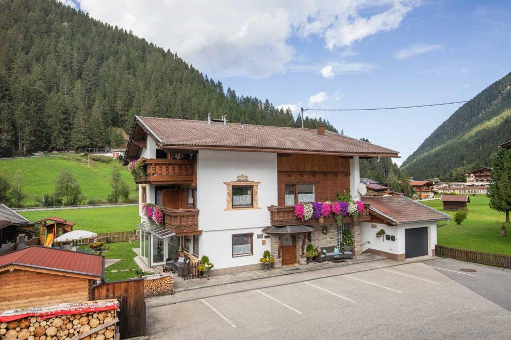 a house in the middle of a mountain at Gästeheim Krößbach in Neustift im Stubaital