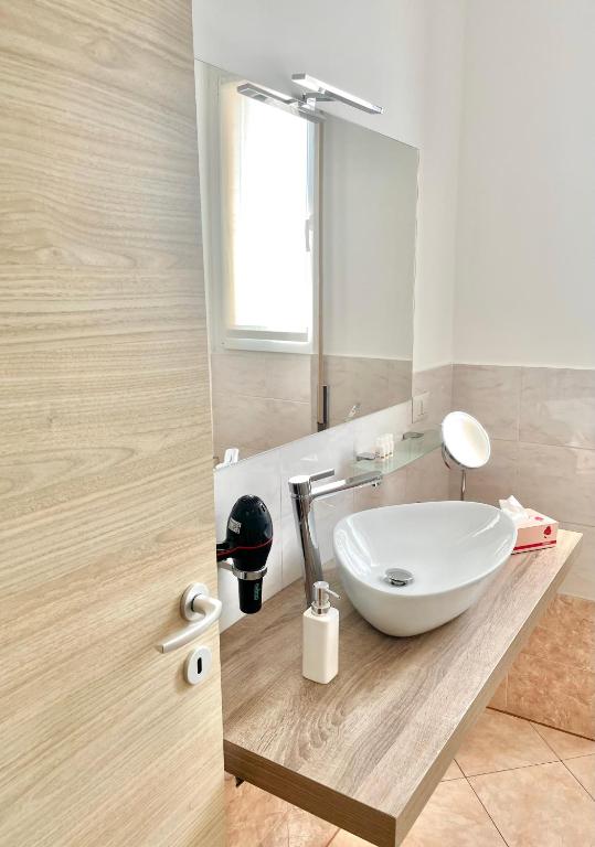 A bathroom at B&B Home Flowers Milano