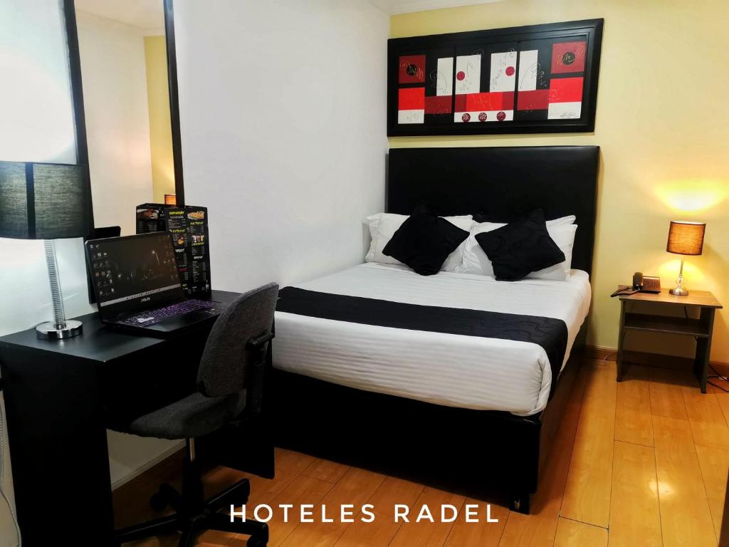 Postel nebo postele na pokoji v ubytování Hotel Radel Superior