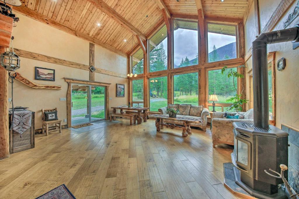 PetFriendly Eureka Getaway with Mountain Views, Eureka (updated prices