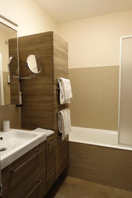 Logis Hôtel Emeraude - Two-Bedroom Apartment