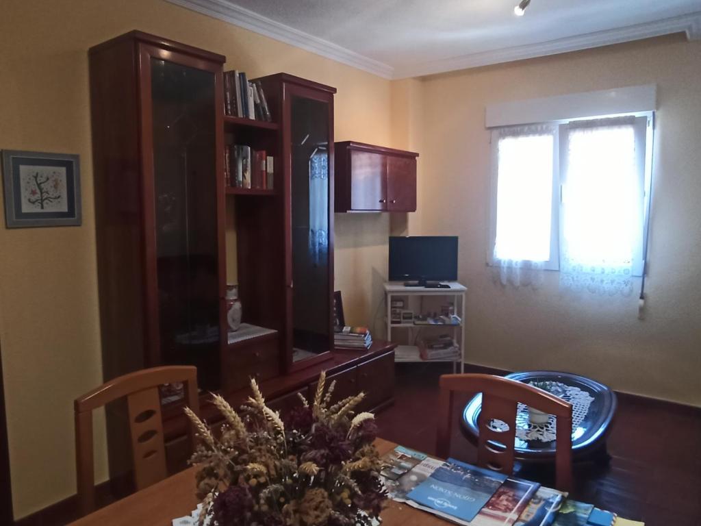 TV a/nebo společenská místnost v ubytování Les Playes, Cimavilla
