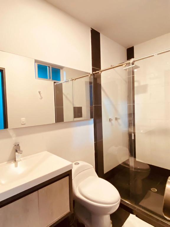 Koupelna v ubytování Hotel Doral Inn