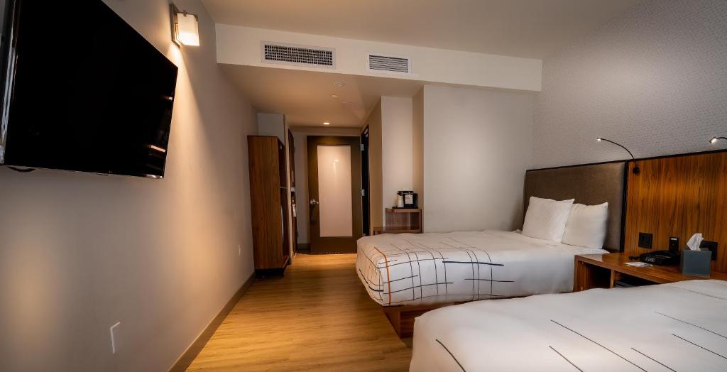 La Quinta by Wyndham Time Square South - Queen Room With Two Queen Beds - Accessible Non-Smoking