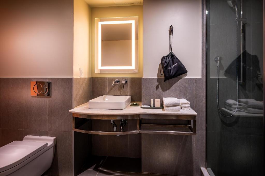 Ein Badezimmer in der Unterkunft La Quinta by Wyndham Time Square South