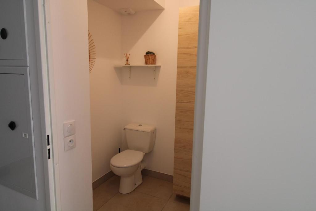 Kúpeľňa v ubytovaní Duplex piscine 3 chambres et Clim proche plages