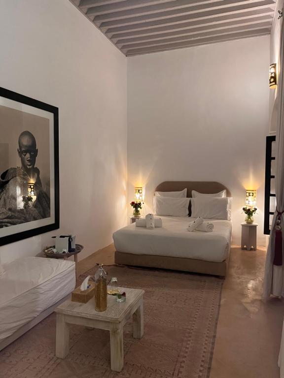 Postel nebo postele na pokoji v ubytování RIAD ENNAFOURA BOUTIQUE HOTEL