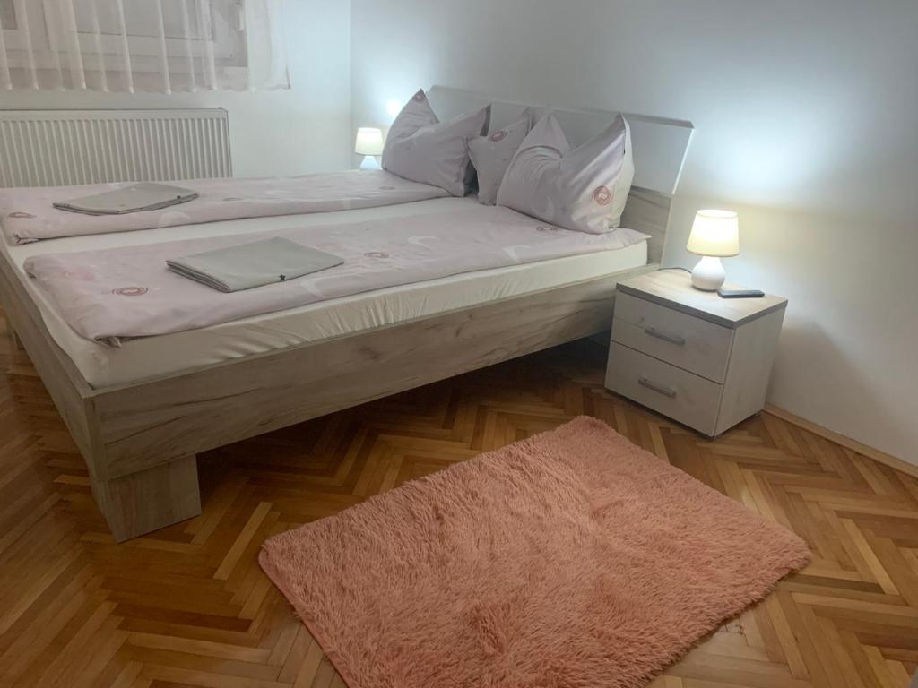 Postel nebo postele na pokoji v ubytování Lana