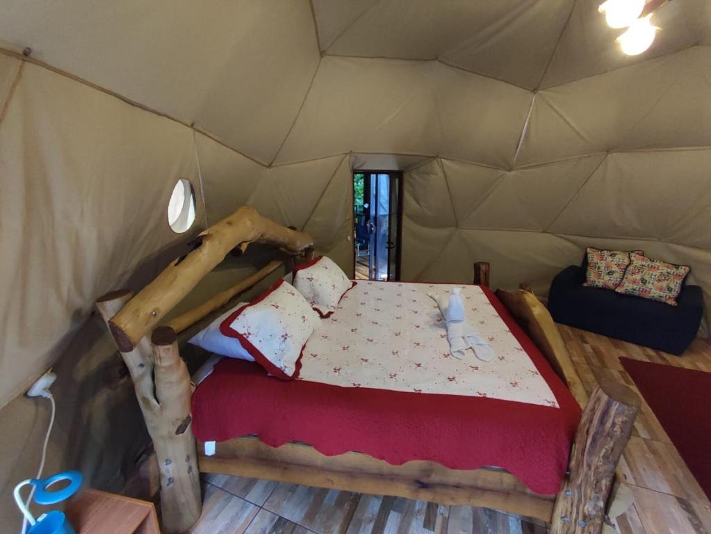 Кровать или кровати в номере Tree houses Bosque Nuboso Monteverde