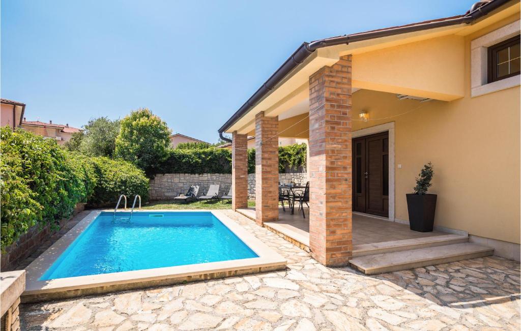 a swimming pool in the backyard of a house at 2 Bedroom Stunning Home In Liznjan in Ližnjan