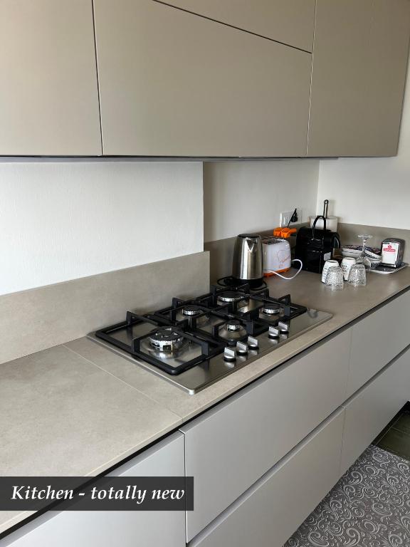 Kép NAUTILUS VISTA MARE MOZZAFIATO a 180 GRADI- POSTO AUTO PRIVATO - 2 CAMERE MATRIMONIALI più 1 DIVANO LETTO SINGOLO-SKY,NETFLIX-WIFI 200MG szállásáról Rapallóban a galériában