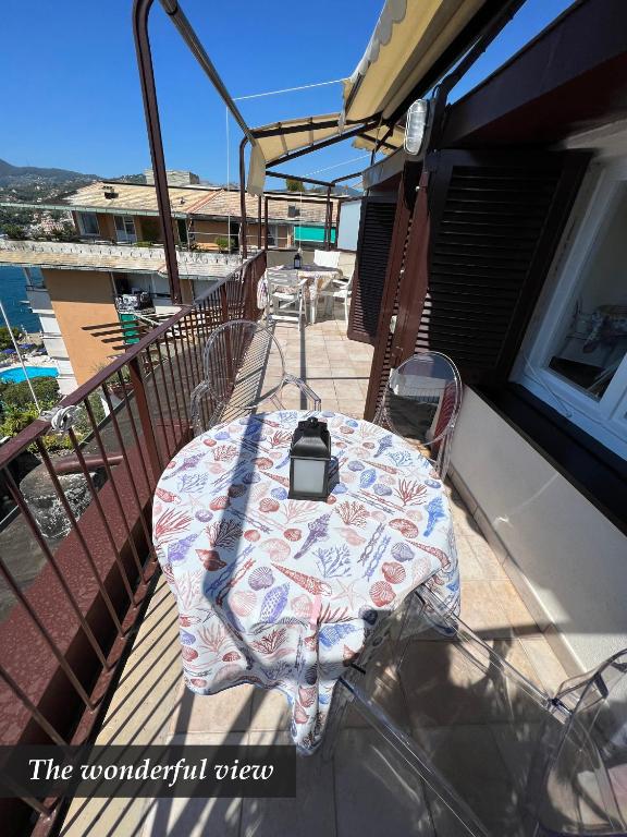 Kép NAUTILUS VISTA MARE MOZZAFIATO a 180 GRADI- POSTO AUTO PRIVATO - 2 CAMERE MATRIMONIALI più 1 DIVANO LETTO SINGOLO-SKY,NETFLIX-WIFI 200MG szállásáról Rapallóban a galériában