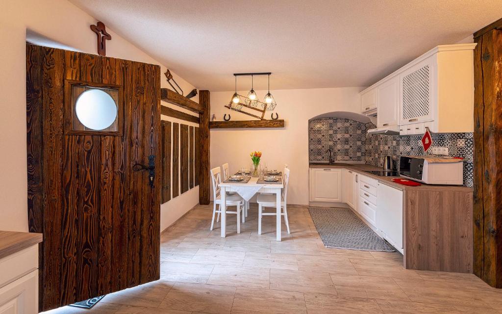 Kuchyň nebo kuchyňský kout v ubytování Apartmány pri Dunajci