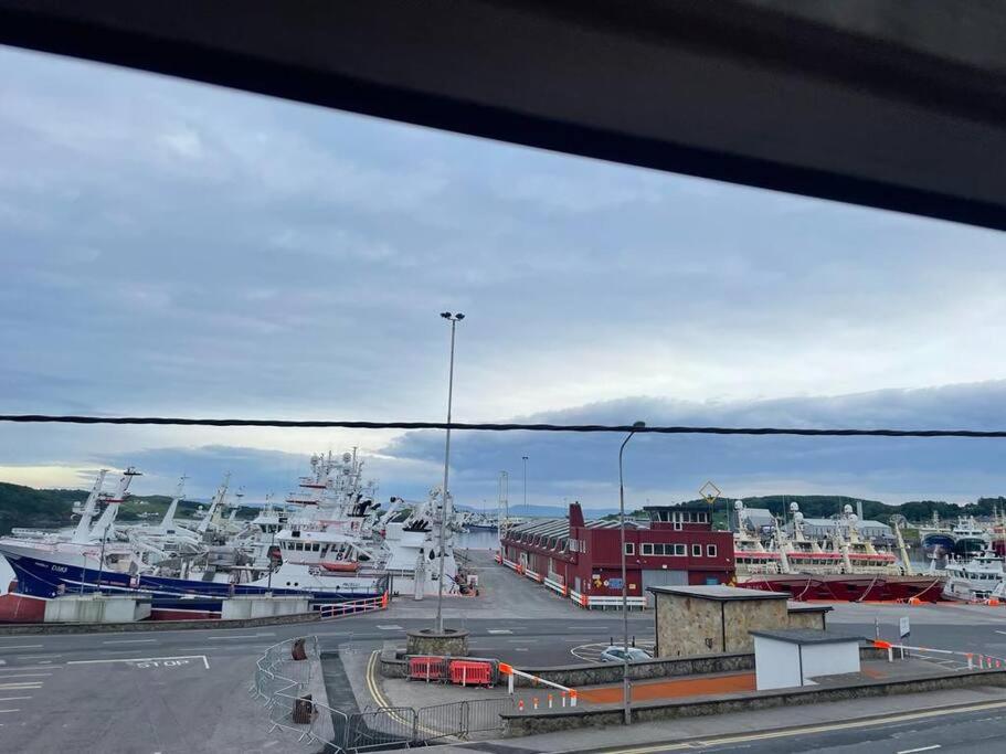 vistas a un puerto con barcos estacionados en él en Elmwood House Luxury Seaview Accommodation, en Donegal