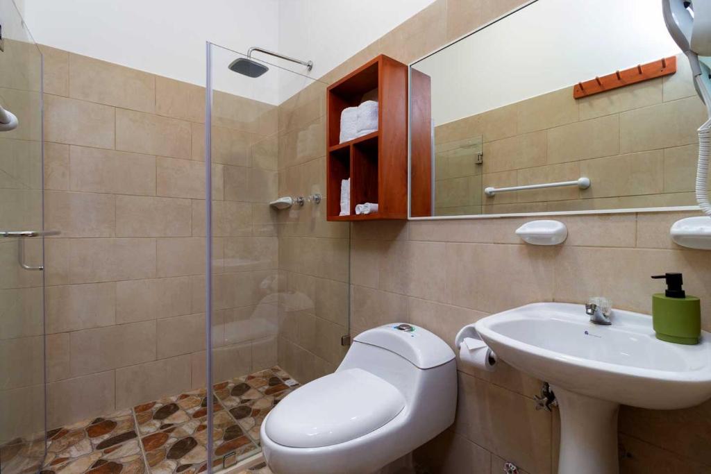 Koupelna v ubytování Plaza Luna Suites