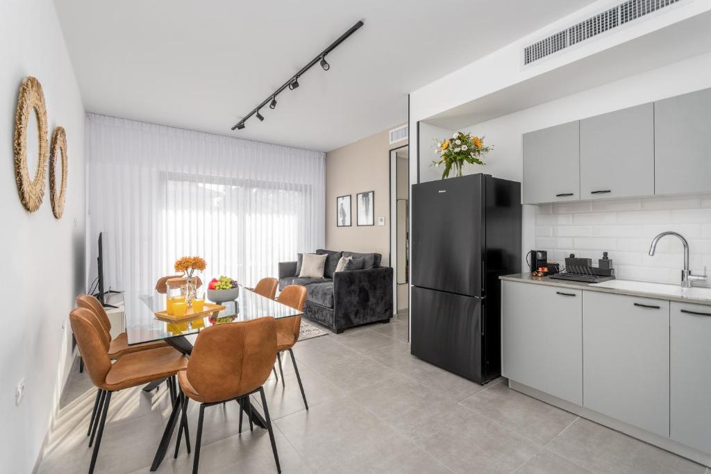 a kitchen and living room with a table and chairs at 2BDR W parking shirat haneviim - Mamilla Area sea-u jerusalem in Jerusalem
