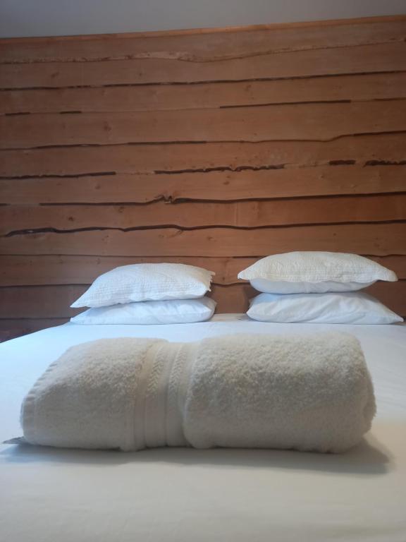 Uma cama ou camas num quarto em Cabanas Senderos Puyuhuapi