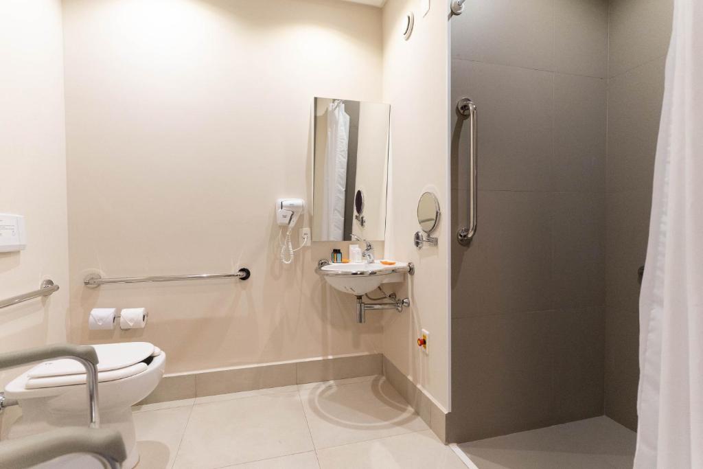 Um banheiro em Royal Palm Tower Anhanguera