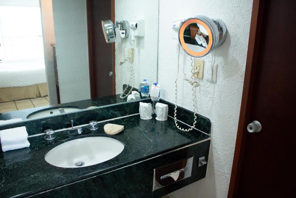 Emporio Ixtapa - with Optional All Inclusive的一间浴室