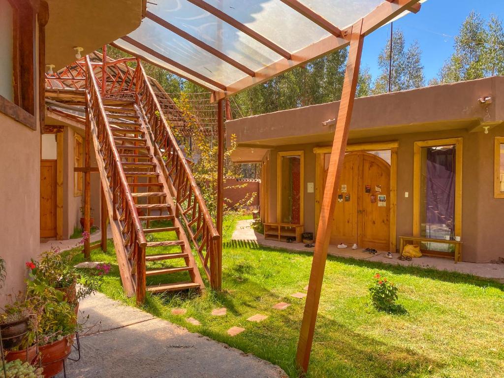 Κήπος έξω από το Pachananda Retreat Center