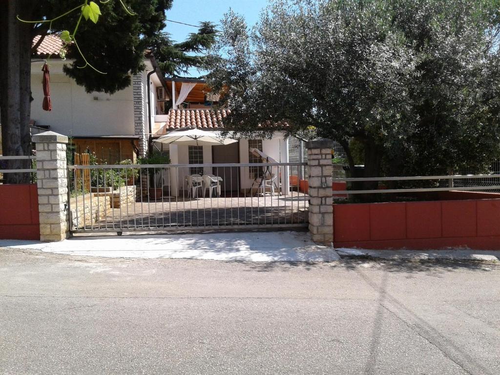 Apartments with parking space Umag - 17633