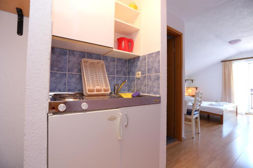 Fotografie z fotogalerie ubytování Apartments by the sea Duce, Omis - 17661 v destinaci Duće