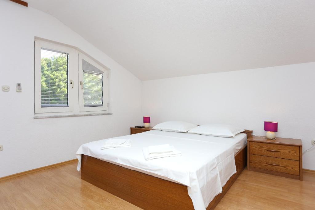Fotografie z fotogalerie ubytování Apartments by the sea Duce, Omis - 17661 v destinaci Duće