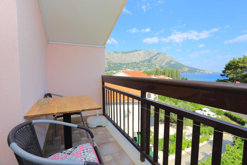 Fotografie z fotogalerie ubytování Apartments by the sea Duce, Omis - 17661 v destinaci Duće