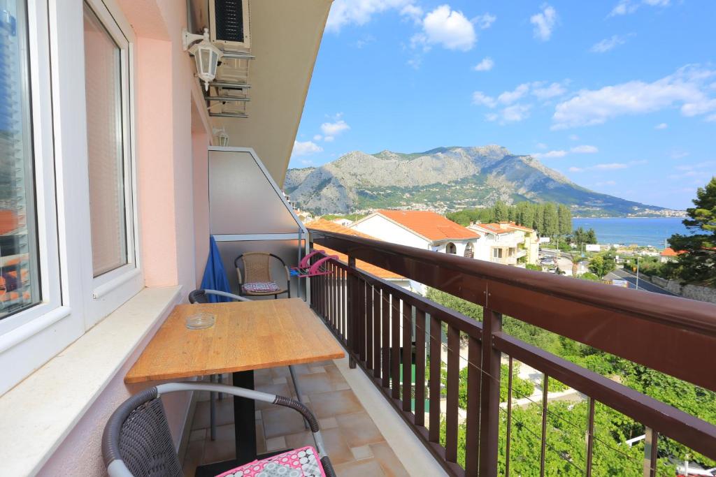 Fotografie z fotogalerie ubytování Apartments by the sea Duce, Omis - 17661 v destinaci Duće