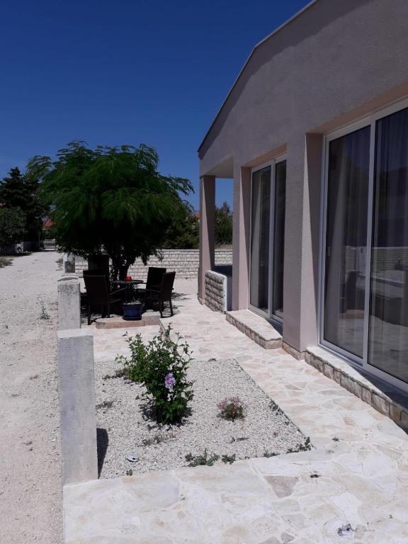 Zdjęcie z galerii obiektu Holiday Home Vir 17694 w mieście Vir