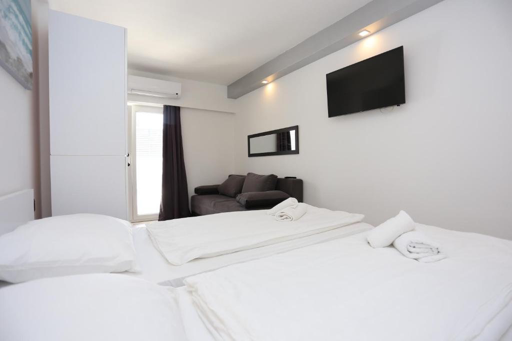 Fotografia z galérie ubytovania Quadruple Room Kastel Stafilic 17710d v destinácii Kaštela