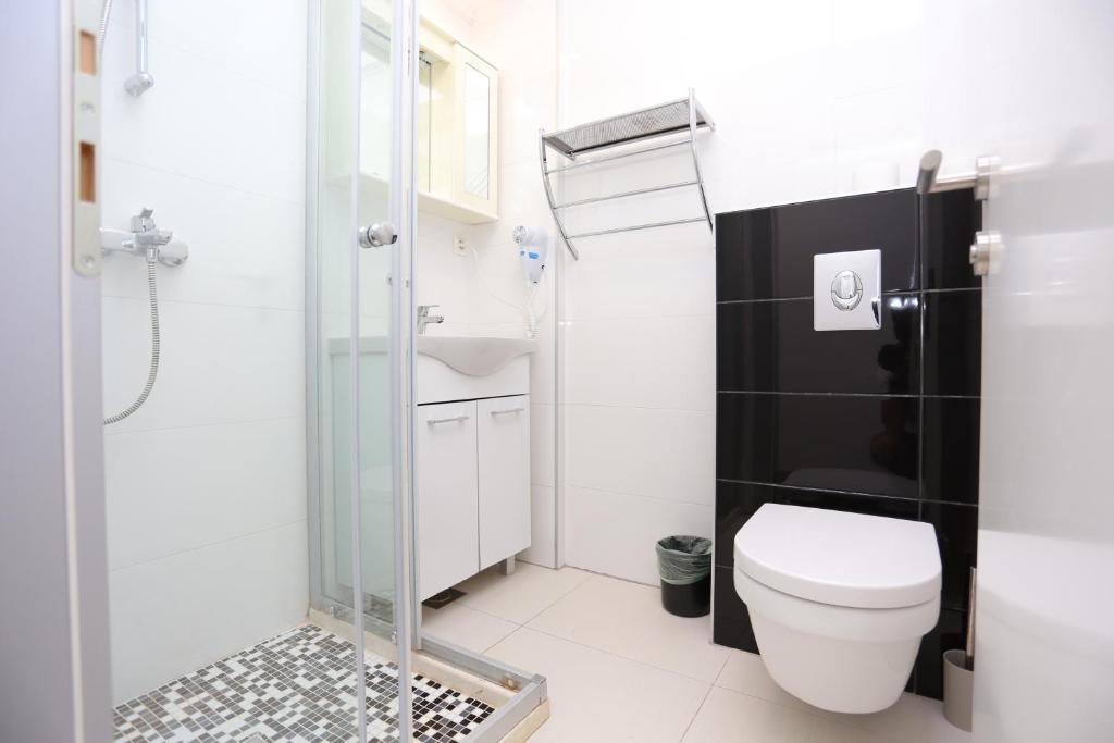Fotografia z galérie ubytovania Quadruple Room Kastel Stafilic 17710d v destinácii Kaštela