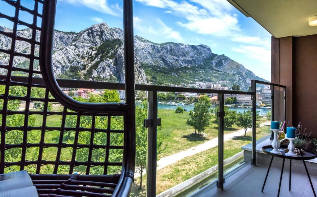 Fotografia z galérie ubytovania Apartments with a parking space Omis - 17677 v Omise